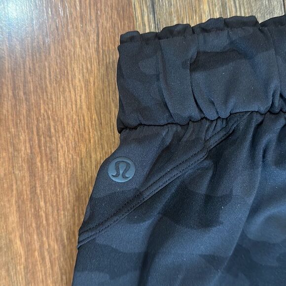 Lululemon joggers4 (4400) - Picture 6 of 7